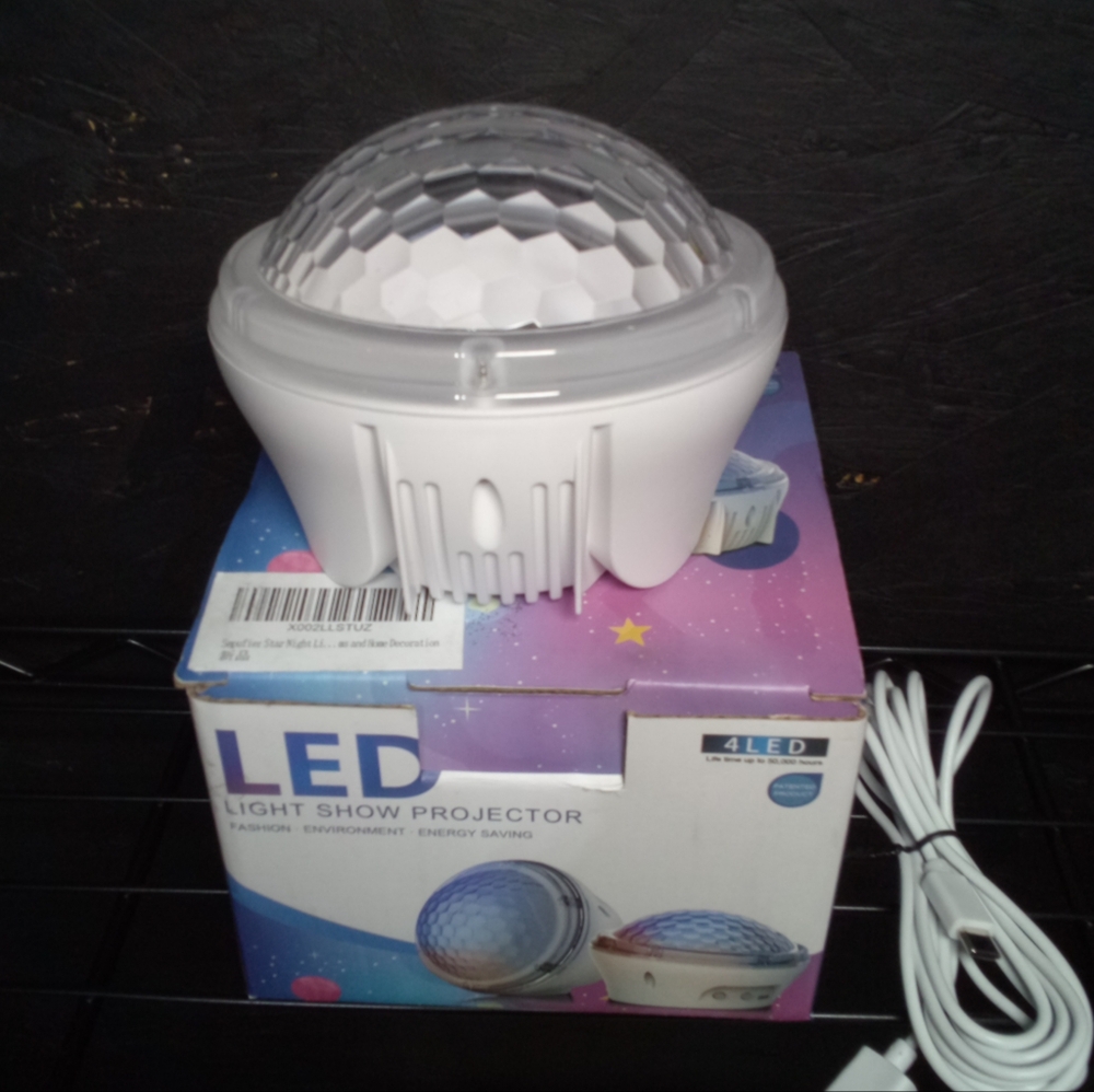 LED Star Projector Night Light - Picture 6 of 7